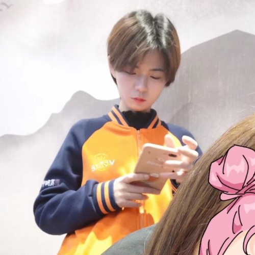 樹枝上的少女