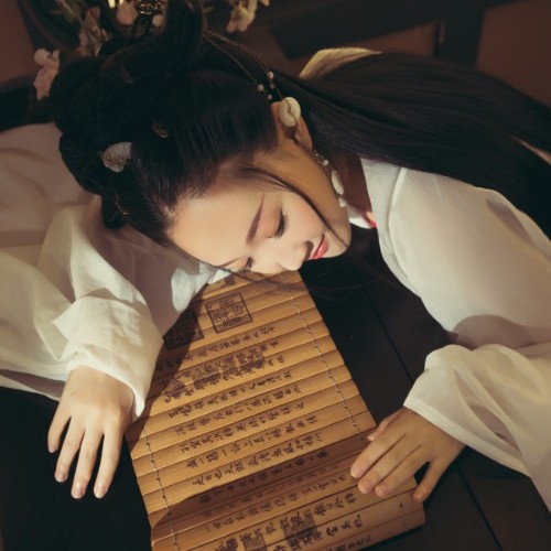 洛靈依