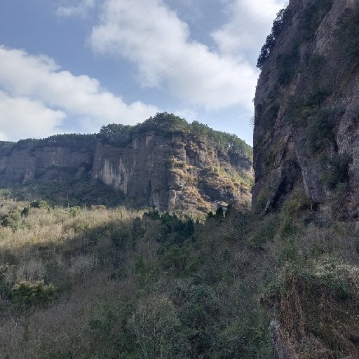 龍行川