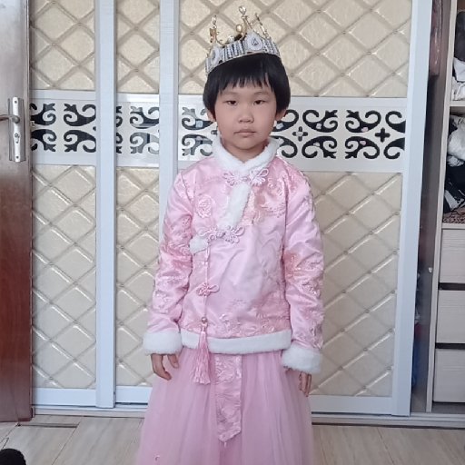 吃著泡面寫小說