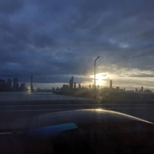 云后曙光